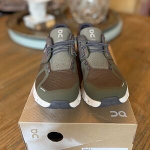 On Running Men's Olive Running Shoes 9.5 NEW